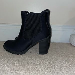 Vera Wang Boots